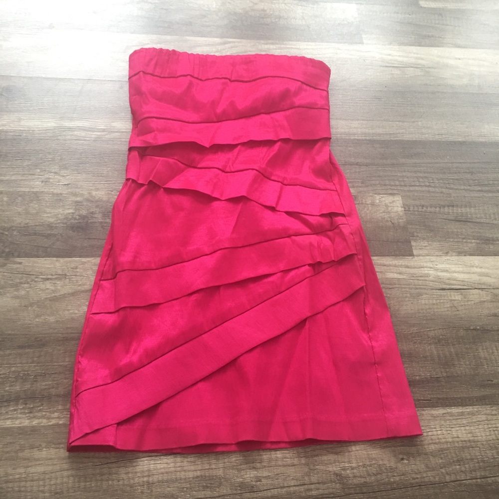 Fuchsia Strapless BodyCon Dress 💕